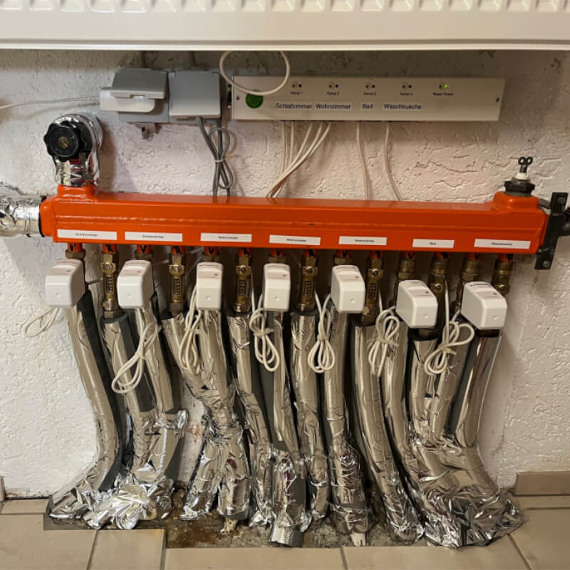 Massanfertigung Heizkreisverteilerabdeckung Aufputz vorher