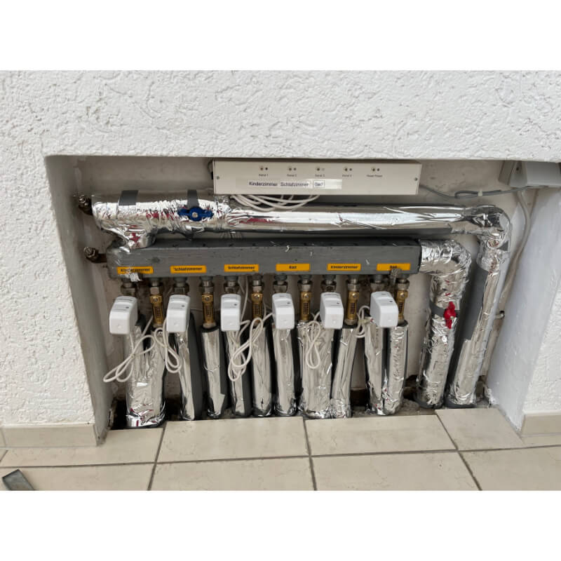 Kundenstimmen im ensav e-Shop 14 Massanfertigung Heizkreisverteilerabdeckung geöffnet vorher